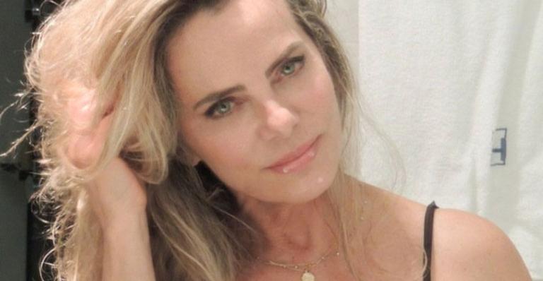 Aos 68 anos, Bruna Lombardi elege look transparente na frente do espelho e beleza choca: “Paz de espírito”