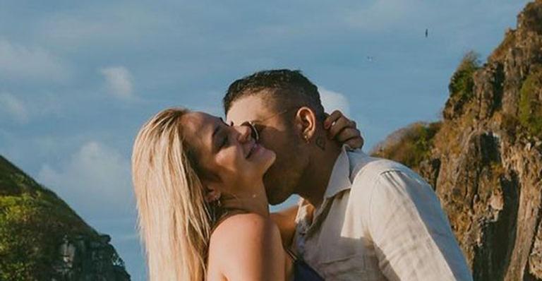 Com direito a mão boba, Gabi Martins protagoniza cenas quentes com novo namorado: “Me chama de neném”