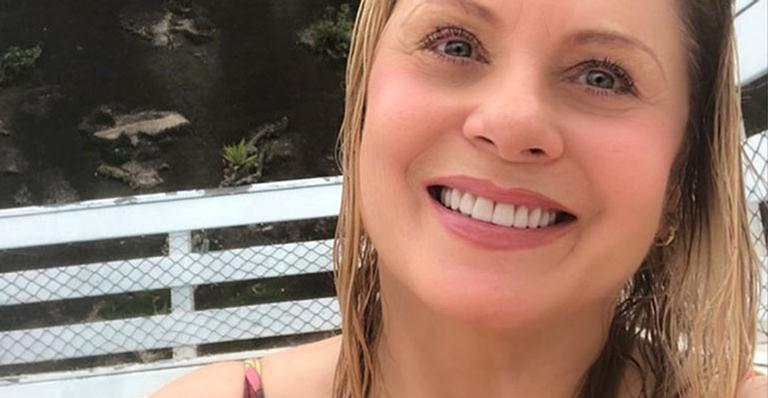 Aos 69 anos, Vera Fischer publica foto raríssima de biquíni e esbanja boa forma: “Alma lavada”