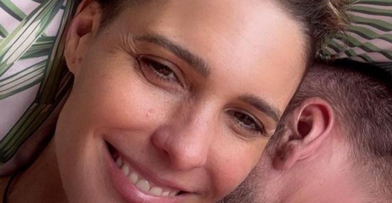 Sorridente, Fernanda Lima surge agarradinha com Rodrigo Hilbert e a filha, Maria Manoela: “É a sua cara”