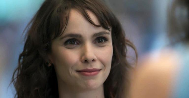 A Força do Querer: Irene rouba carro de Eugênio após ser rejeitada