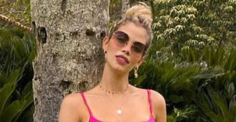 De biquíni, Carol Dias ostenta físico sarado 3 meses após dar à luz: “E este corpo?”