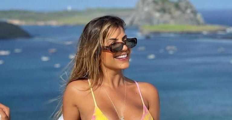 Com biquíni fininho, ex-BBB Hariany Almeida exibe barriga trincada: “Deslumbrante”
