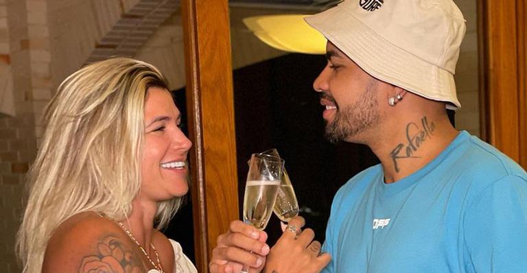 Dani Souza chega aos 40 anos e faz festa simples ao lado de Dentinho e dos três filhos: “Como cresceram”