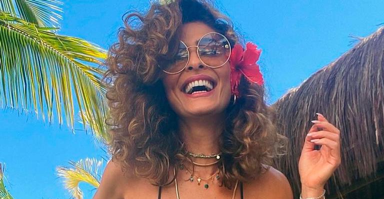 Juliana Paes posa com biquíni fininho e ostenta decote poderoso para alegria dos fãs: “Mulherão”
