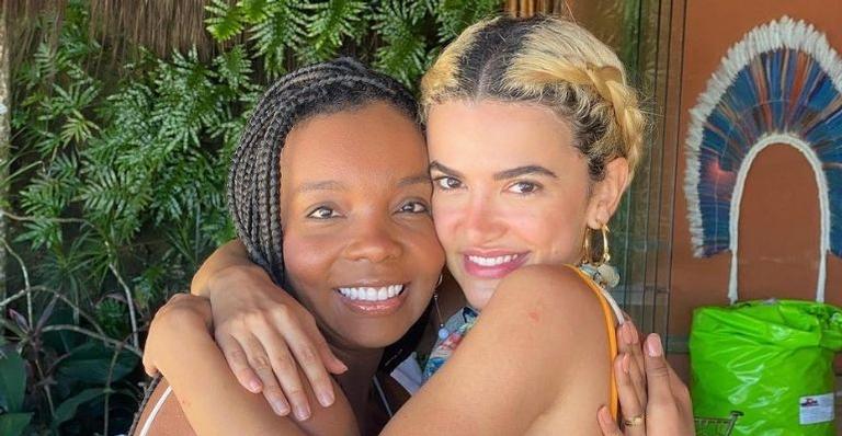 Em seu aniversário, Manu Gavassi recebe linda homenagem de Thelma Assis: “Apoio e admiração”