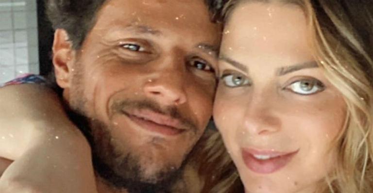 Sheila Mello relembra primeiro beijo com o namorado e faz declaração de amor: “Te amo”
