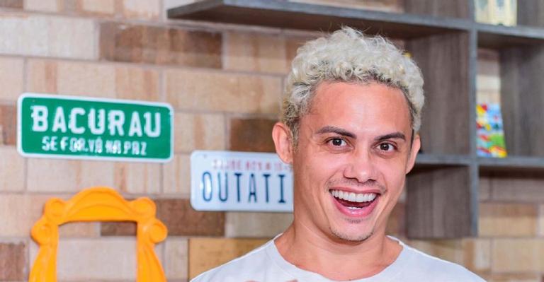 Ator de ‘A Força do Querer’ rebate comentários após ataque homofóbico: ”Não vão nos calar”