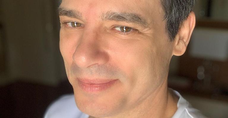 Como assim? Celso Portiolli surge completamente careca e surpreende fãs: “Tá parecendo um ET”