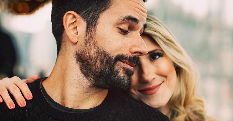 Dani Calabresa celebra aniversário de namoro com homenagem romântica: “Nosso encontro é puro amor”
