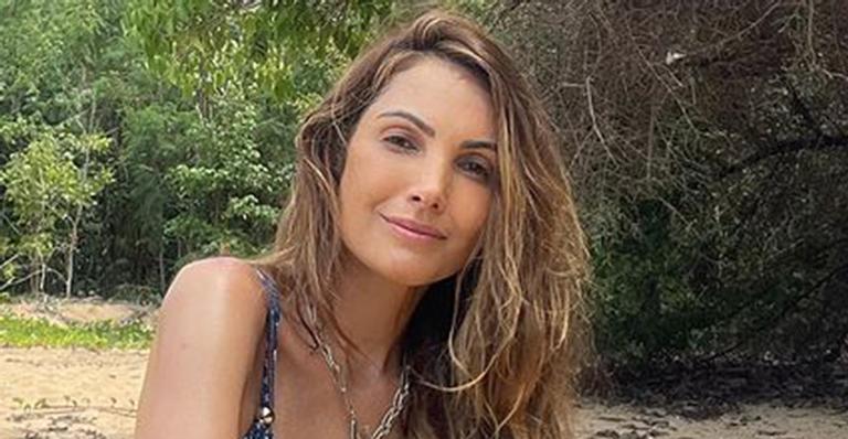 Uau! De biquíni, Patrícia Poeta surge à milanesa em dia de praia: “Pode isso, Arnaldo?”