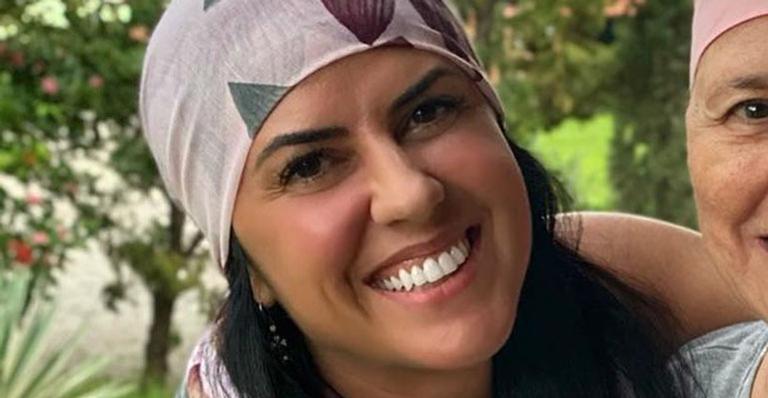 Feliz, Graciele Lacerda empresta estilo para mãe de Zezé di Camargo: “Lançando moda aqui na fazenda”