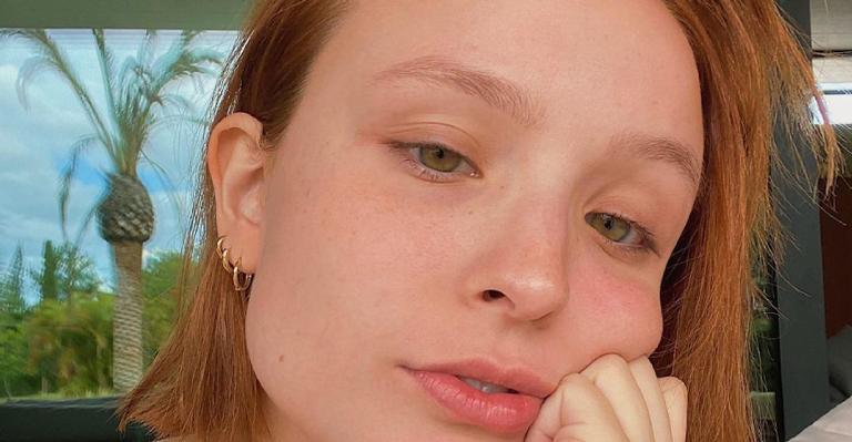 Natural! Larissa Manoela surge de cara lavada e beleza impressiona seguidores: ”Perfeita”