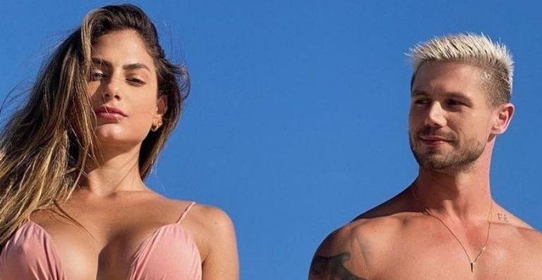Ex-BBBs Mari Gonzalez e Jonas exibem corpos definidos na praia e chamam atenção de internautas
