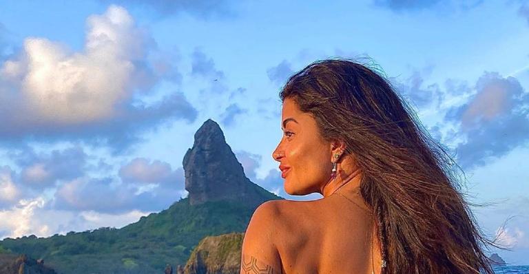 Praticando remo, Aline Riscado abusa da sensualidade ao ostentar bumbum poderoso: ”Perfeita”