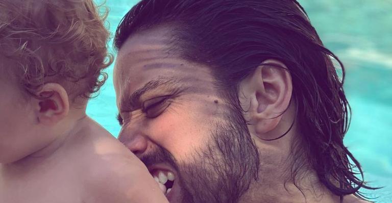 Cunhada de Rodrigo Simas celebra aniversário do ator com clique fofo: ”Nos ensina o mundo de hoje”