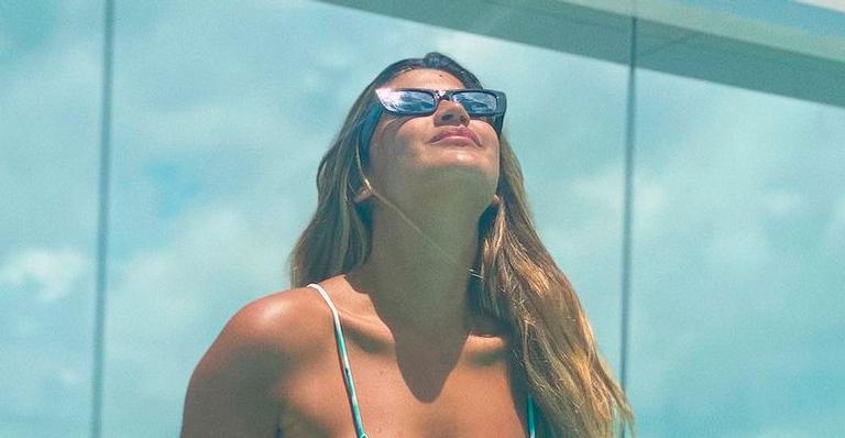Filha gata de Flávia Alessandra, Giulia Costa mostra corpão bronzeado de biquíni: “Maravilhosa”