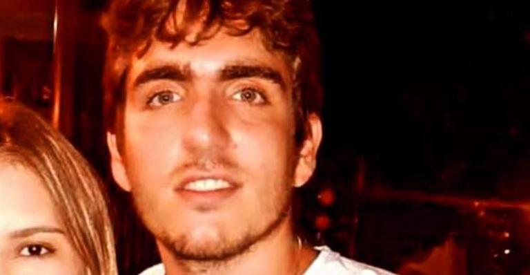 Filho de Malu Mader surge em clique raríssimo com a namorada e frustra fã: “Minha paixão está namorando”