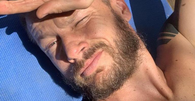 Galã! Rodrigo Hilbert surge sem camiseta e leva a web à loucura: “Multiplica, senhor”