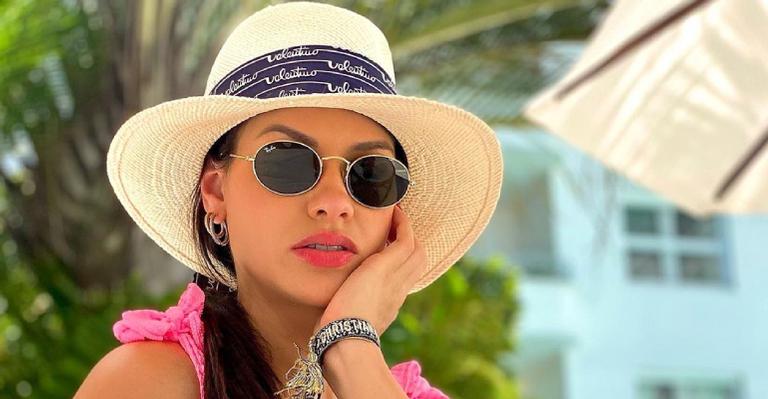 Andressa Suita posa de biquíni em piscina luxuosa e exibe corpo definido: “Depois que separou ficou mais linda”