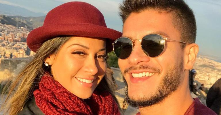 Arthur Aguiar celebra apoio dos fãs para que ele cuidasse de Mayra Cardi: ”Já estava decidido”