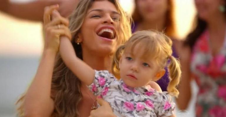 Flor do Caribe: Ester recupera a guarda de Laurinha com ajuda de testemunha-chave