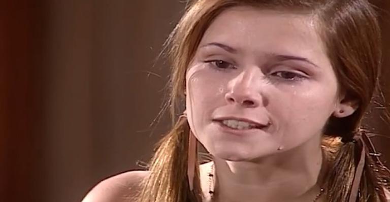 Laços de Família: Íris chantageia Pedro após vê-lo violentando Cíntia