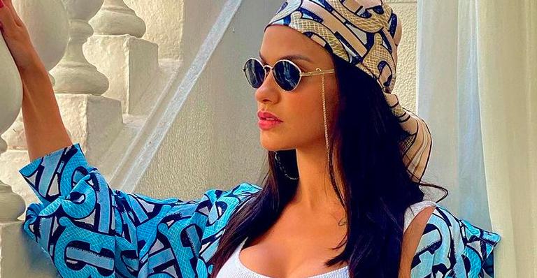 Ex de Gusttavo Lim aproveita dia de sol em hotel de luxo com biquíni branco: “Deve ser tão difícil te superar”