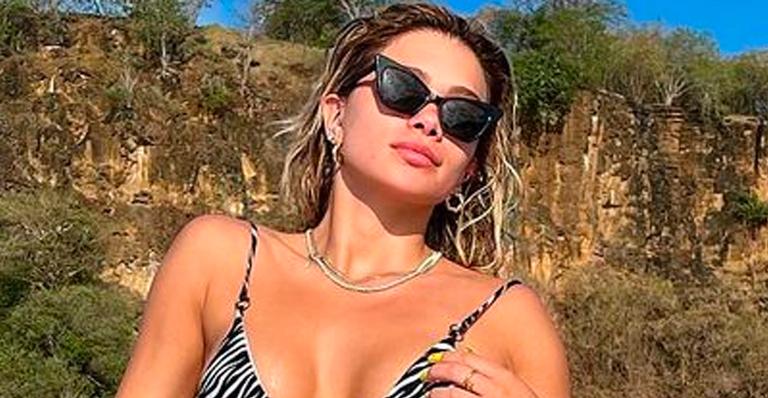 Flavia Pavanelli aparece com biquíni micro em Fernando de Noronha e mostra cinturinha PP: “Vontade de emendar”