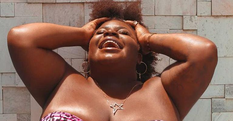 Poderosa! Jojo Todynho posa de biquíni sem alças e exibe corpaço ao se hospedar em pousada: “Mulherão”