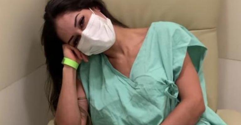 Com Covid-19, Mayra Cardi visita hospital para tratar doença: “Tudo sob controle”