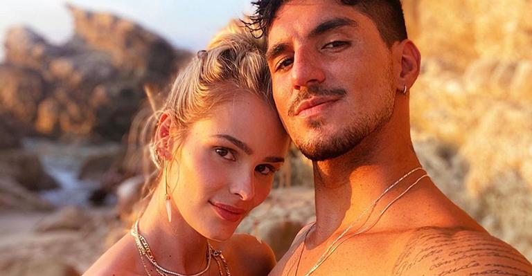 Com direito a mãe boba, Yasmin Brunet e Gabriel Medina dão beijão de tirar o fôlego: “Meu amor”