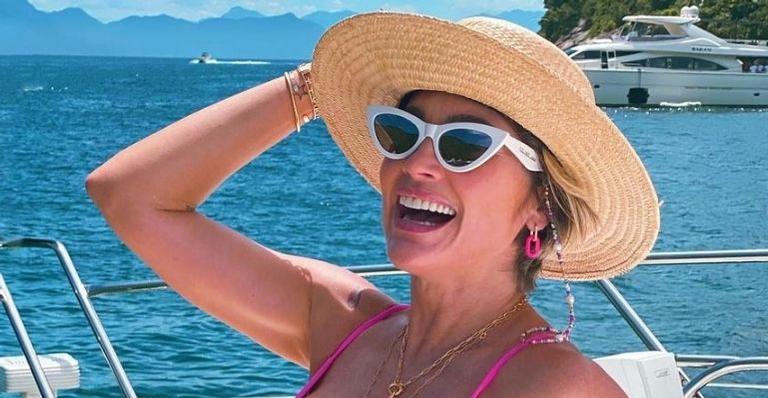 Aos 46 anos, Flávia Alessandra exibe corpo escultural durante passeio de lancha: “Perfeita”