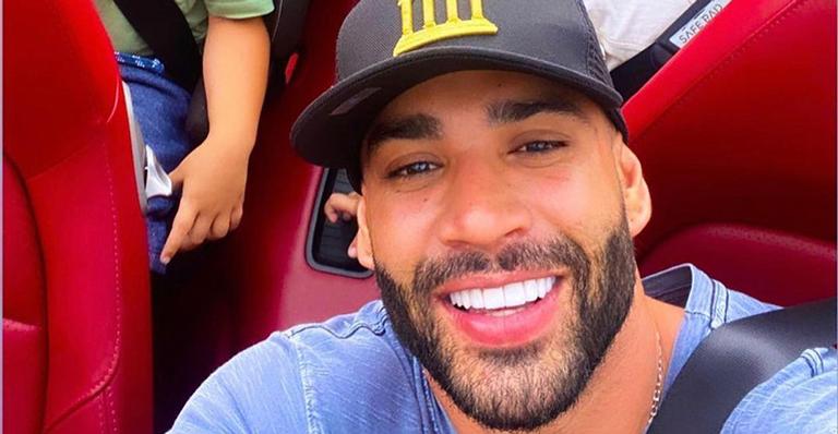 Gusttavo Lima posa com filhos e seguidores pedem reconciliação com Andressa Suita: “Faltou alguém”