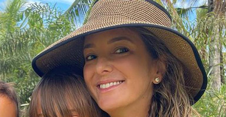 Explosão de fofura! Ticiane Pinheiro reúne as filhas, Rafa e Manuella, em clique: “Minhas princesinhas”
