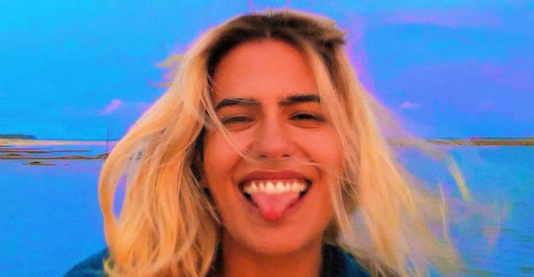 Filha gatíssima de Gloria Pires causa impacto ao ostentar de biquíni shape impecável: “Belezas raras”