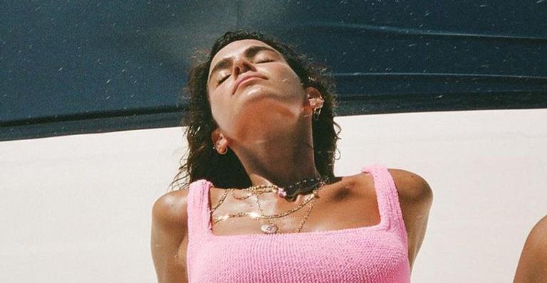 Bruna Marquezine aparece em cliques inéditos de biquíni e corpo sequinho chama a atenção: “Auge da beleza”