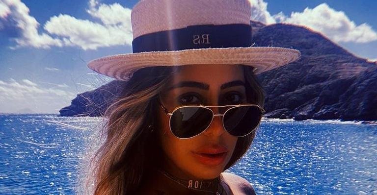 Deslumbrante, Rafaella Santos exibe beleza ímpar e curvas espetaculares em alto mar