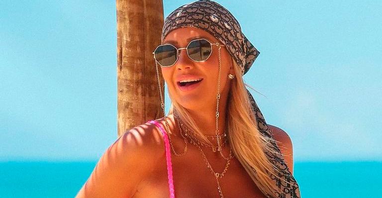 Esposa de Roberto Justus, Ana Paula Siebert puxa biquíni rosa-choque e mostra corpão: “Perfeita”