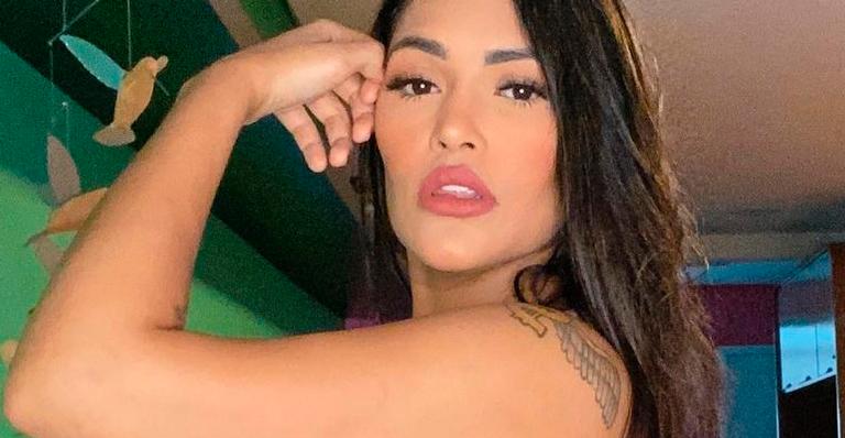 Ex-BBB Flayslane posa com vestidinho nude e marca cinturinha PP e bumbum GG: “Mais linda do mundo”