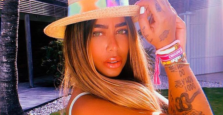 Irmã gata de Neymar Jr. aposta em maiô cavado e marca cinturinha e bumbum