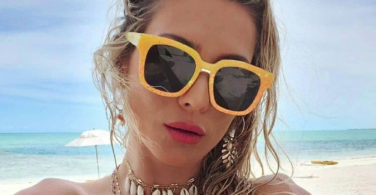De biquíni, Lívia Andrade empina o bumbum e exibe corpo escultural: “Deusa”