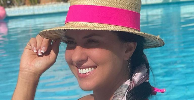 Aos 40 anos, Graciele Lacerda surge de biquíni na piscina da fazenda luxuosa de Zezé di Camargo: “Ele tem muita sorte”