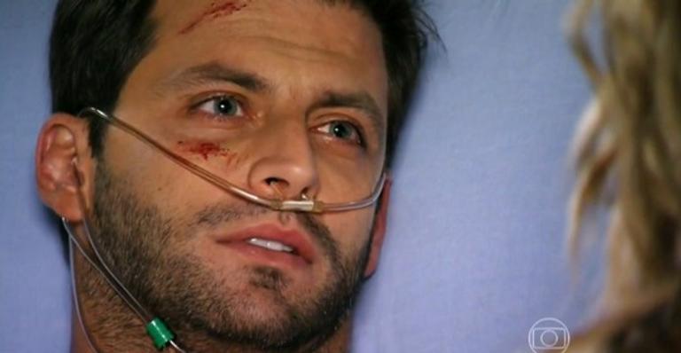 Flor do Caribe: Cassiano perdoa Dom Rafael e decide ajudá-lo a fugir de bandidos