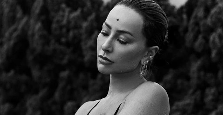 Só de biquíni, Sabrina Sato protagoniza momento sensual com Duda Nagle: “Escândalo”