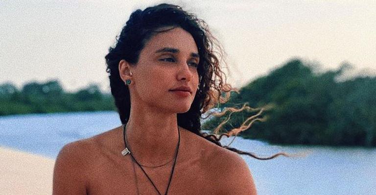 A fila andou! Débora Nascimento viaja para destino paradisíaco e engata romance com ex de Bruna Marquezine
