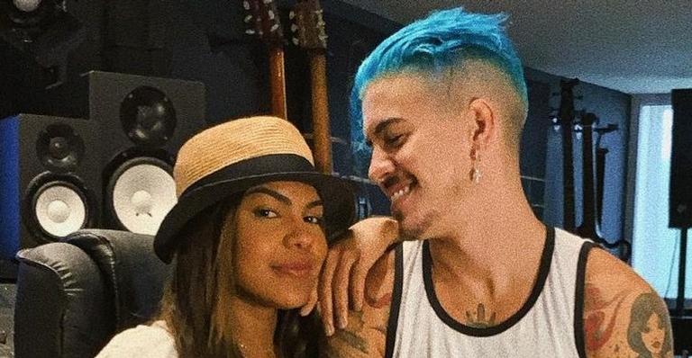 Biel pede Tays Reis em namoro durante festa de aniversário da cantora: “Quer ser minha namorada?”