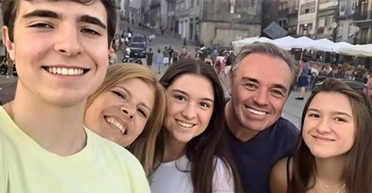 Paz selada? Filha de Gugu Liberato desmente boatos e conta que famílias do pai e da mãe se reuniram no Natal
