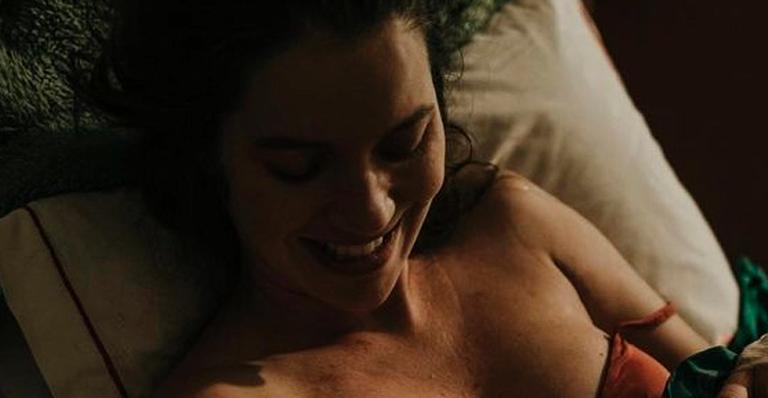 Nathalia Dill emociona ao mostrar primeira vez que segurou a filha em fotos inéditas: “Momento especial”