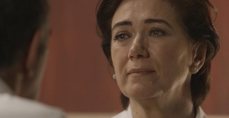A Força do Querer: Silvana consegue o perdão de Eurico e se interna em clínica de reabilitação